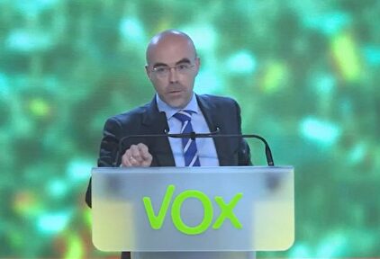 Vox pide el "bloqueo naval" de Canarias "ante una auténtica invasión inmigratoria organizada"