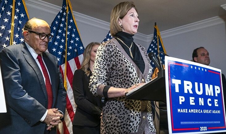 La abogada Sidney Powell y el letrado de Rudy Giuliani | Twitter Campaña republicana