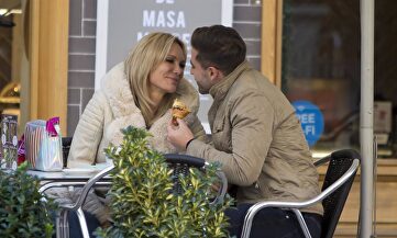 Yola y Sergio son ahora dos enamorados | Europa Press