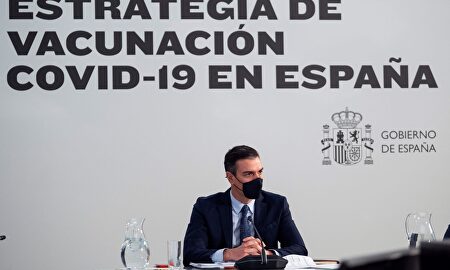 Pedro Sánchez anunciando el viernes su plan de vacunación | EFE