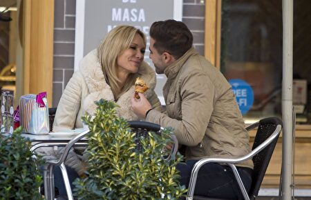 Yola y Sergio son ahora dos enamorados | Europa Press