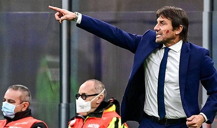 Antonio Conte calienta la previa del partido ante el Madrid | EFE