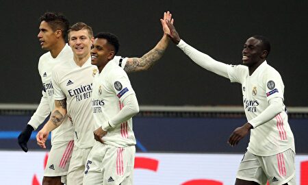 Rodrygo (3i) celebra con Varane, Kroos y Mendy su gol al Inter de Milán. | EFE