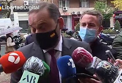 Ábalos responde a González que "nadie hace callar a nadie" pero le pide "respeto"