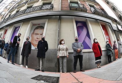 Minuto de silencio en Ferraz por las mujeres asesinadas este año | EFE