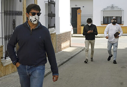 Fran Rivera, Cayetano Rivera y Kiko Rivera en su visita a Riverita. | Gtres