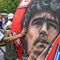 Desde que se publicó la noticia, a primera hora de la tarde, miles de ciudadanos salieron a las calles de todo el país para lamentar la muerte de Diego Armando Maradona y celebrar su vida.