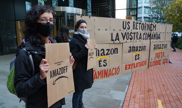 En España, Amazon prevé elevar su plantilla hasta los 9.000 empleados a finales de este año. | Red por la Justicia Climática/EFE