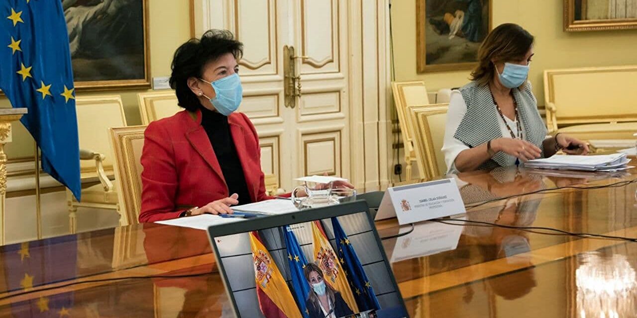 Hasta en 'El País' comparan la ley Celaá con el franquismo - Vimarsana News