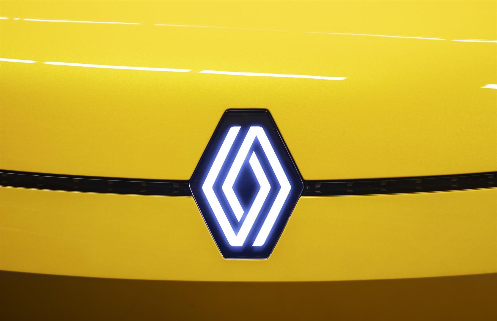Los coches franceses cambian de imagen: así son los nuevos logos de Renault  y Peugeot - Libre Mercado