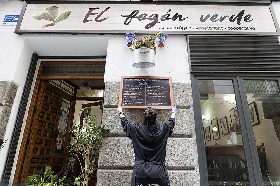 El fichaje de Iglesias: de 'mantero oprimido' a socio fundador de un restaurante en la "muy racista" Madrid Elfogonverde-webcorporativa.jpg