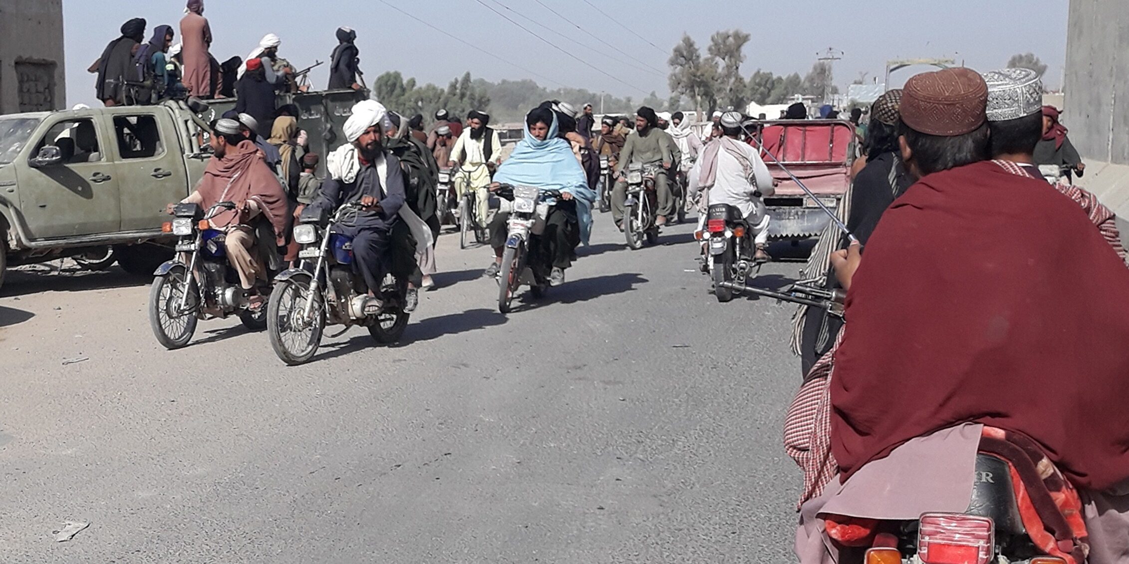 Cae otra ciudad afgana en manos de los talibán, que se acercan a Kabul - Vimarsana News