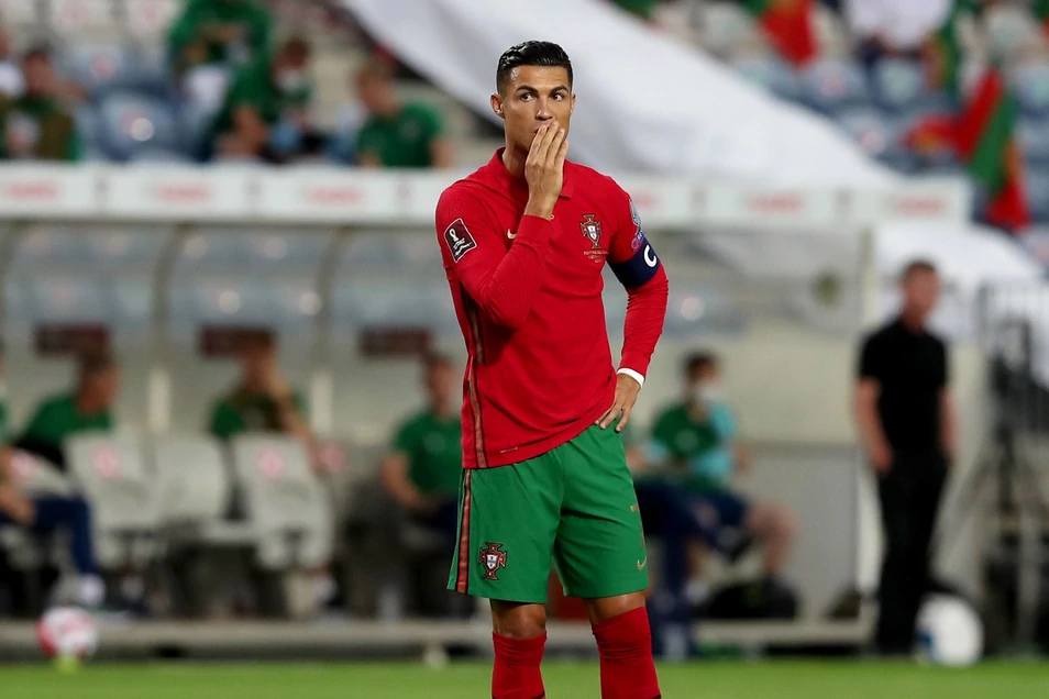 Cristiano Ronaldo logra dos récords de una tacada 0109-cristiano.jpg