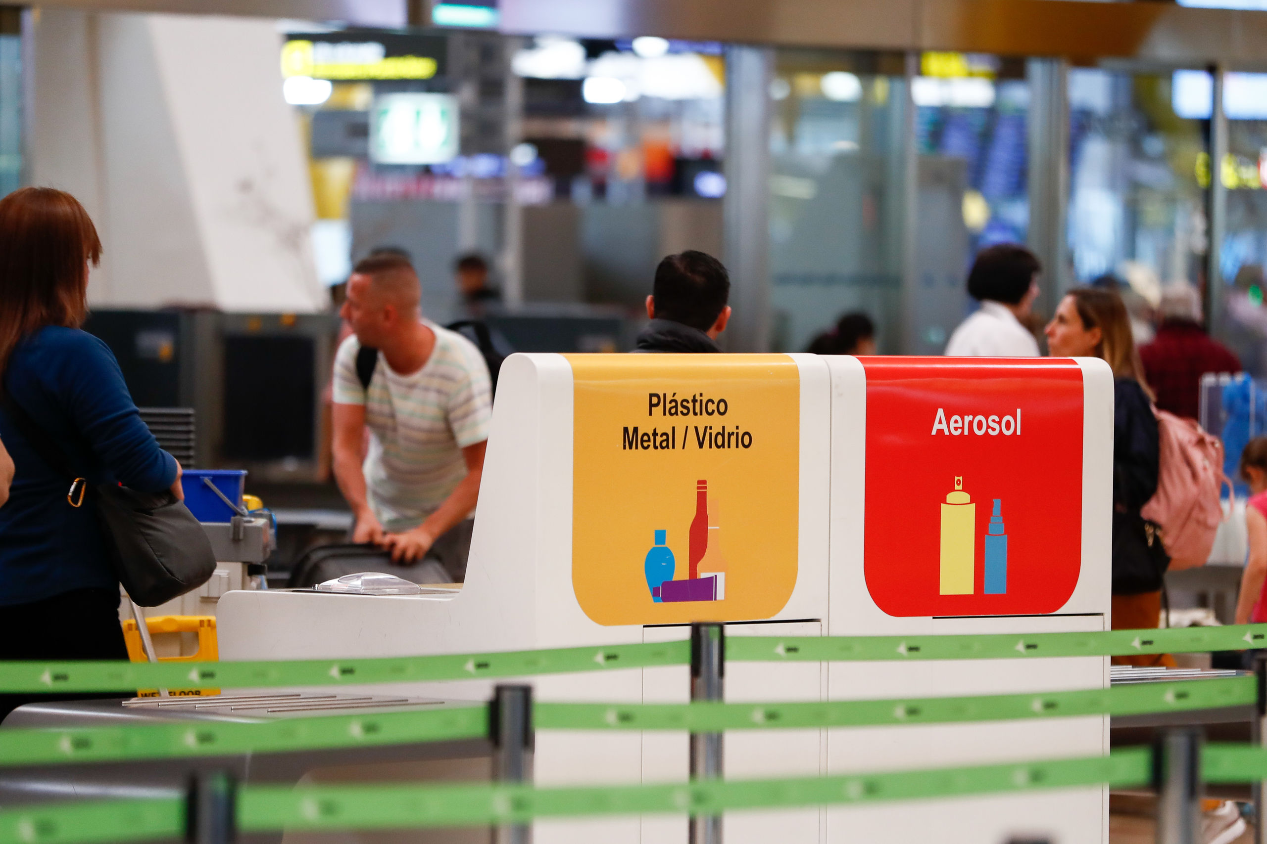 papeleras-plasticos-liquidos-aeropuerto-barajas-090921.jpg
