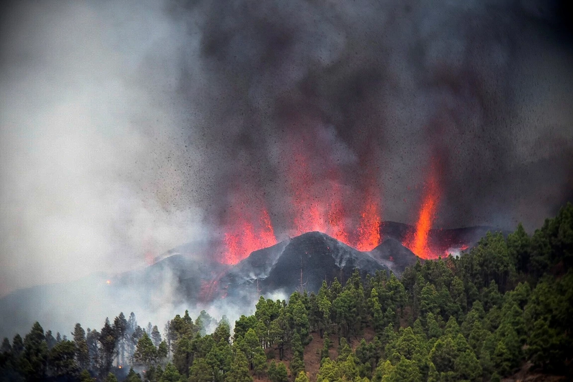 Comienza la erupción en la Cumbre Vieja de La Palma Volcan-2.jpg
