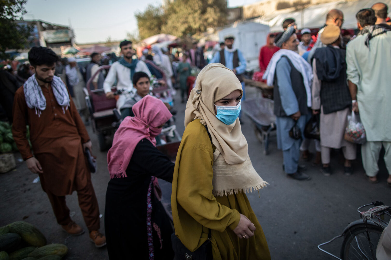 Запрет таджикам. Афганистан Кабул 2022 женщины. Талибы в Афганистане 2021 женщины. Женщина в хиджабе. Паранджа Афганистан.