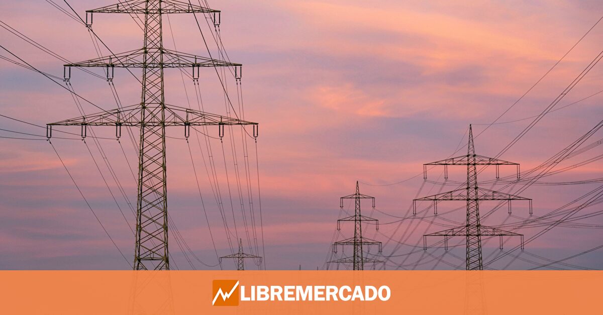 Comercializadoras se preparan para subir la luz tras preguntar sin éxito a Red Eléctrica hasta cuándo tirará del gas