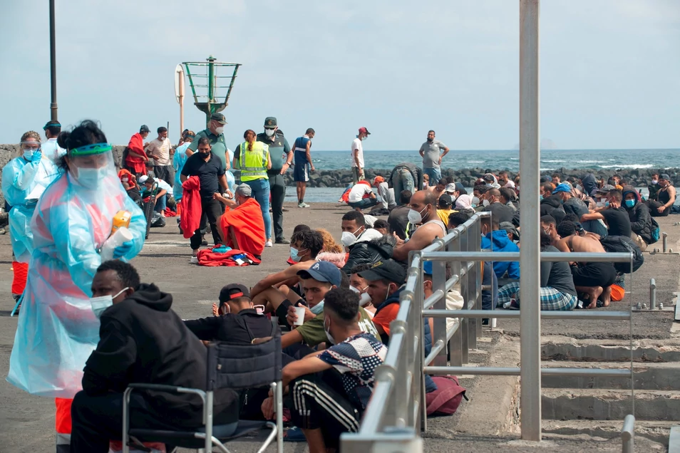 Marruecos - Más de 1.100 inmigrantes han sido rescatados este fin de semana procedentes de 65 pateras - Página 7 Inmigrantes-canarias-lanzarote-26092021.jpg