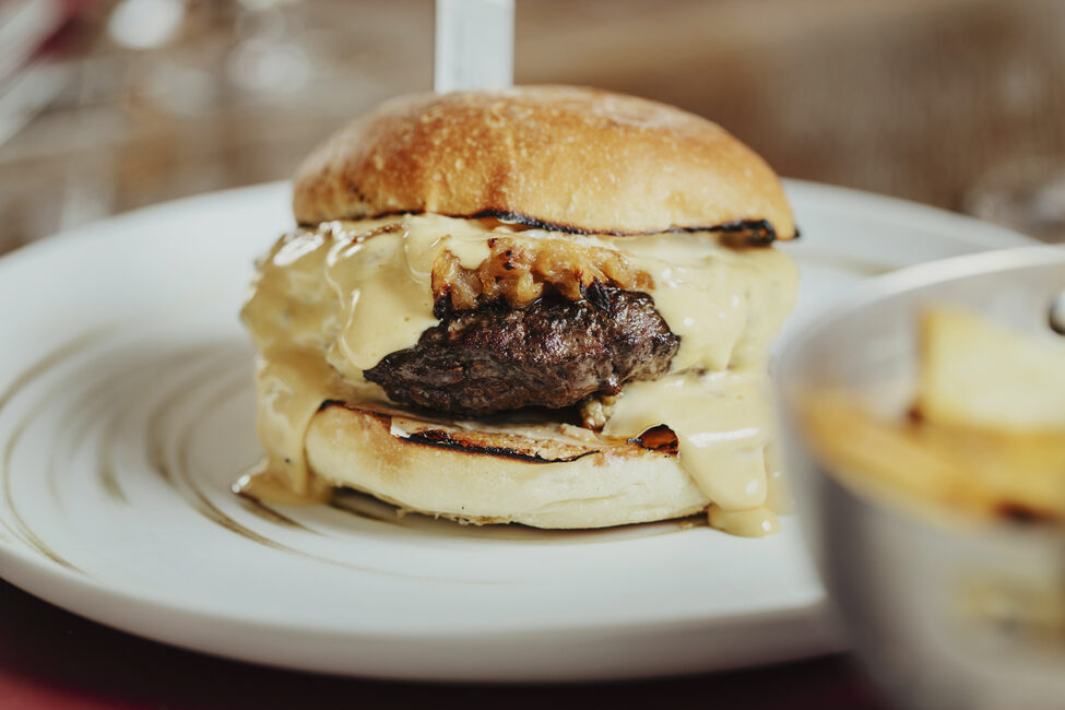 dani-brasserie-hamburguesa-rossini-1.jpg