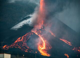 colada-de-lava-cono-secundario-volcan-la-palma-251021.jpg