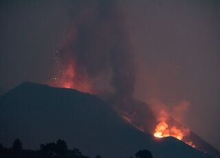 volcan-la-palma-noche-311021.jpg