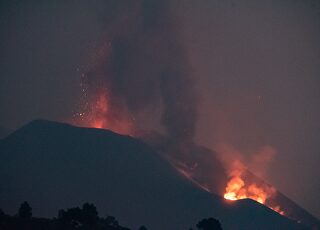 volcan-la-palma-noche-311021.jpg