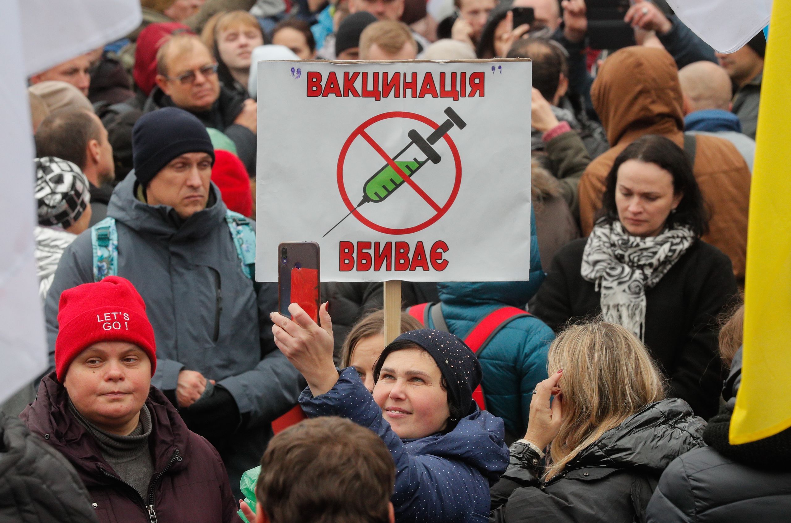 protesta-antivacunas-kiev-ucrania-031121.jpg