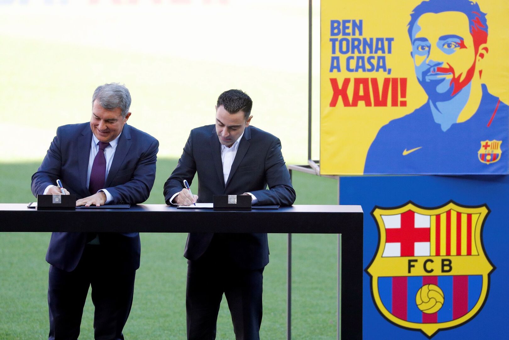 El Camp Nou celebra como un título la presentación de Xavi como nuevo entrenador del Barcelona - Libertad Digital