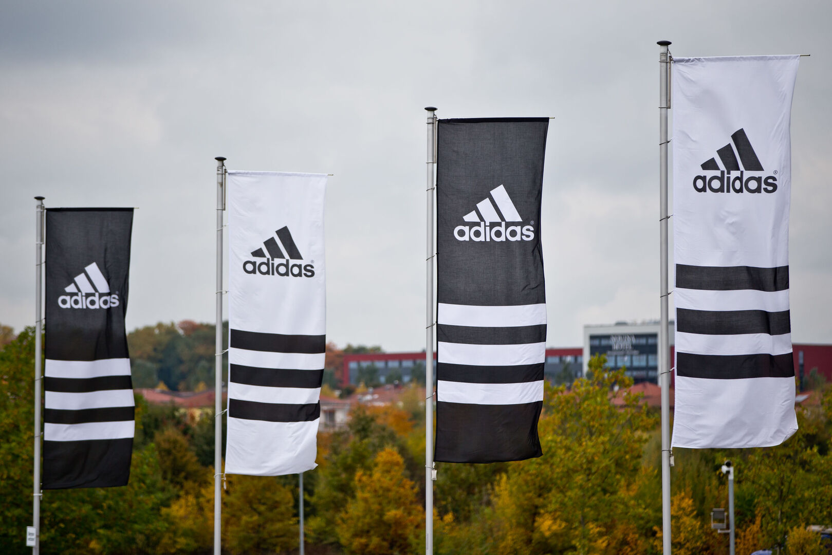 Adidas gana casi siete veces más hasta septiembre pesar de los problemas de suministro - Libre Mercado