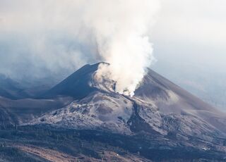 volvan-la-palma-ceniza-fumarola-241121.jpg