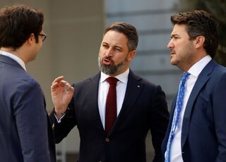 santiago-abascal-en-las-inmediaciones-del-congreso.jpg