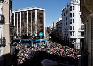 manifestacion-pp-genova-isabel-diaz-ayuso.jpg