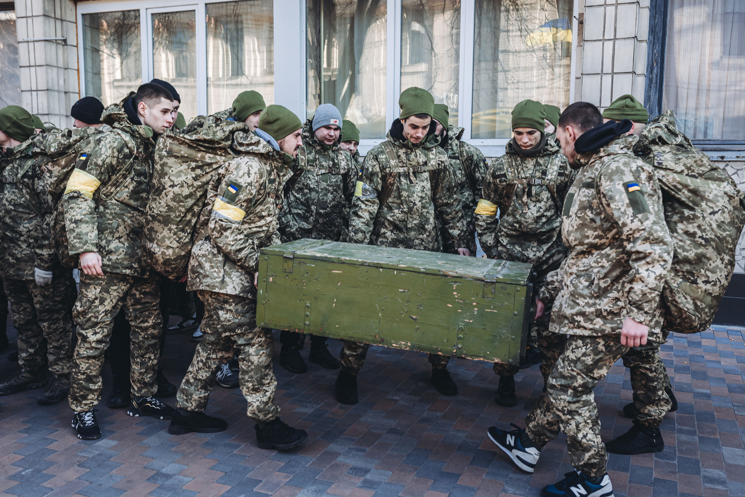 Почему ушли войска из киева. Украинские военные. Военные на Украине российские войска.