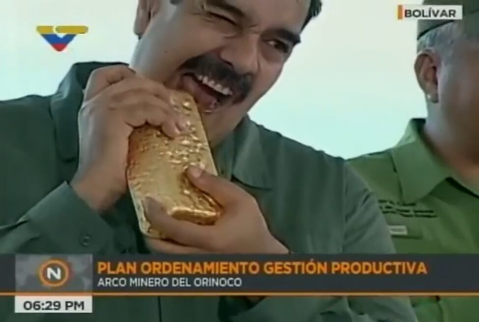maduro-mordiendo-lingote-de-oro-decreto-arco-minero-250322.jpg