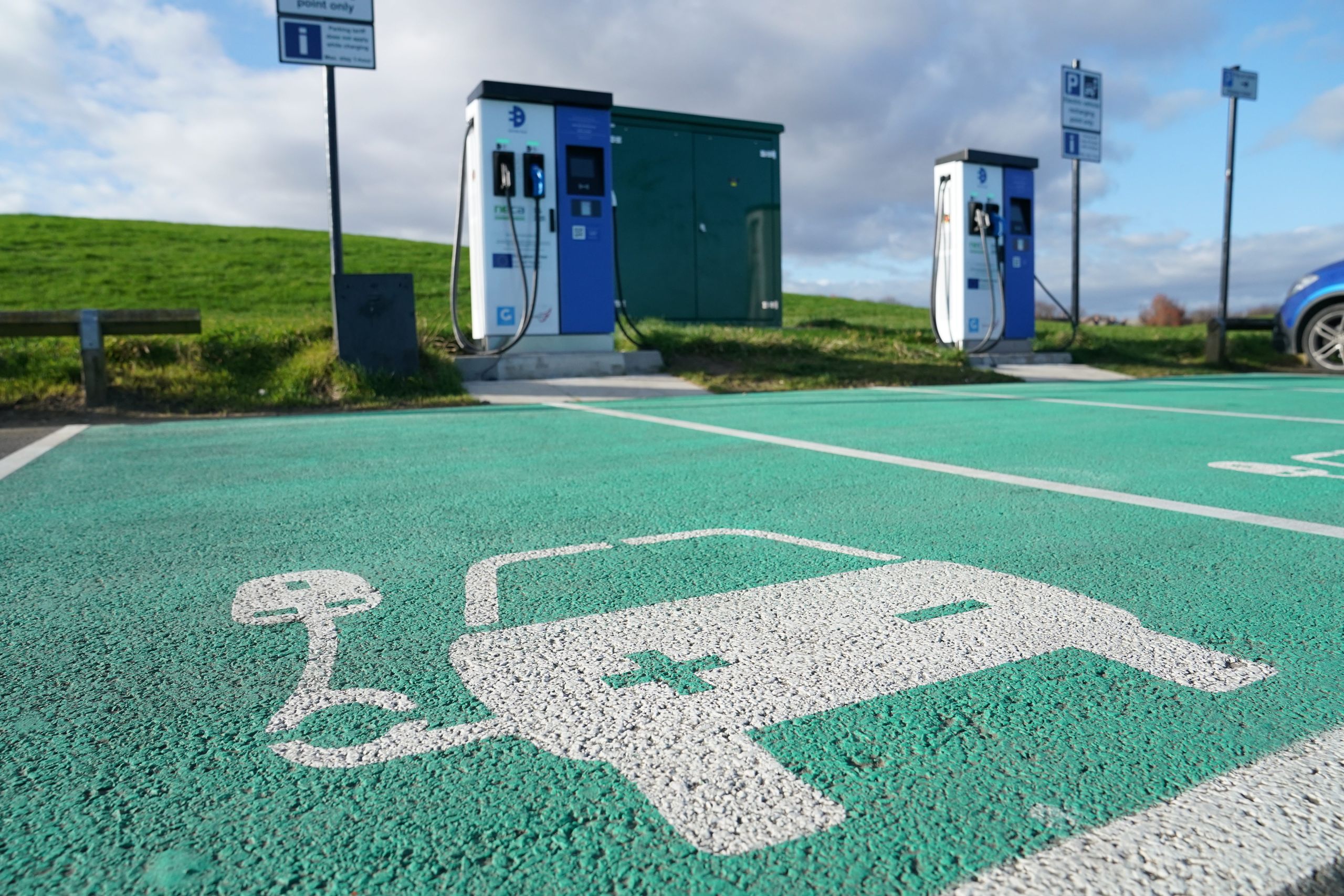 Yolanda Díaz propone un "leasing social" de coches eléctricos para el transporte en las zonas rurales