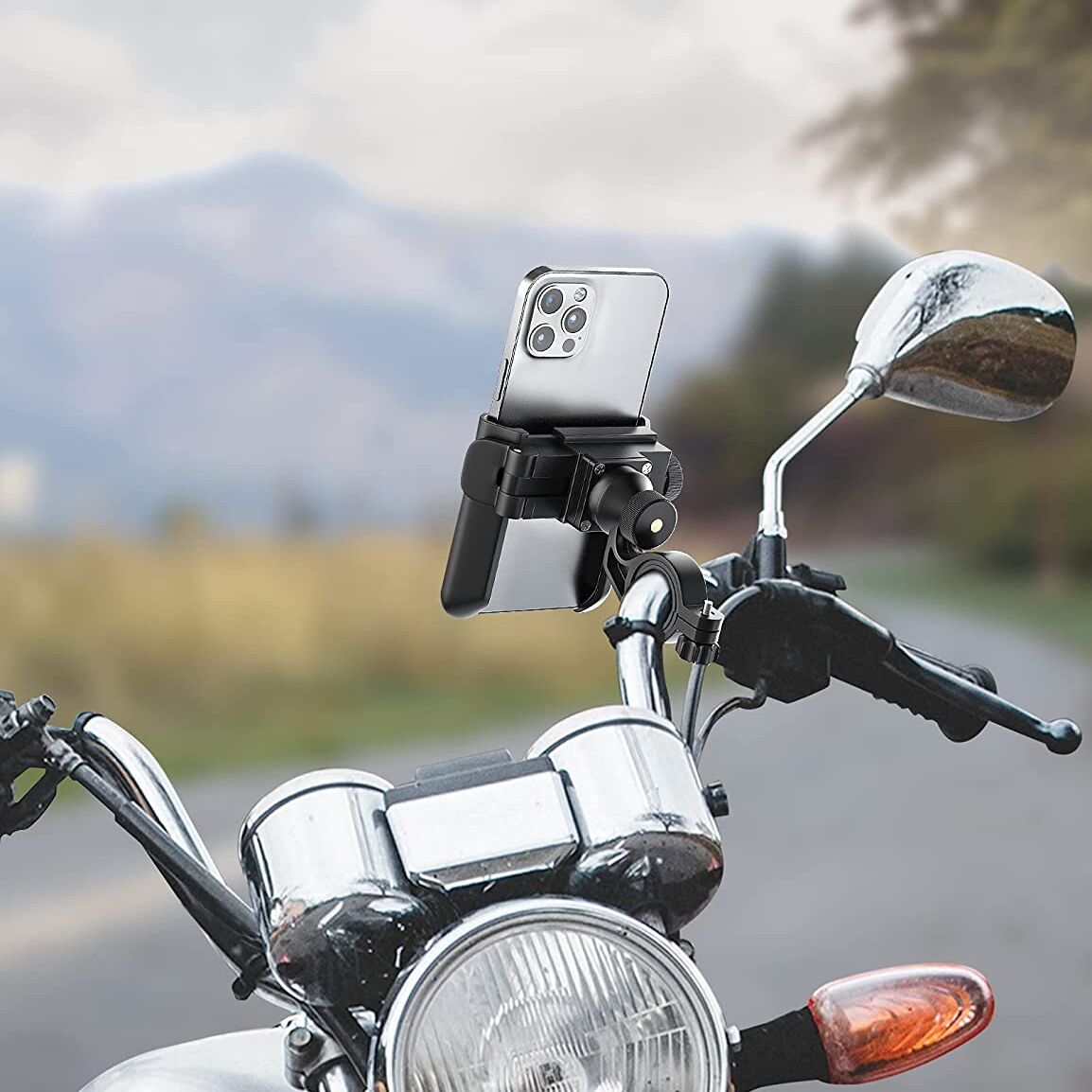 Equipa tu moto con este soporte para móvil tirado de precio en