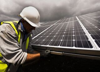 panel-solar-obrero.jpg