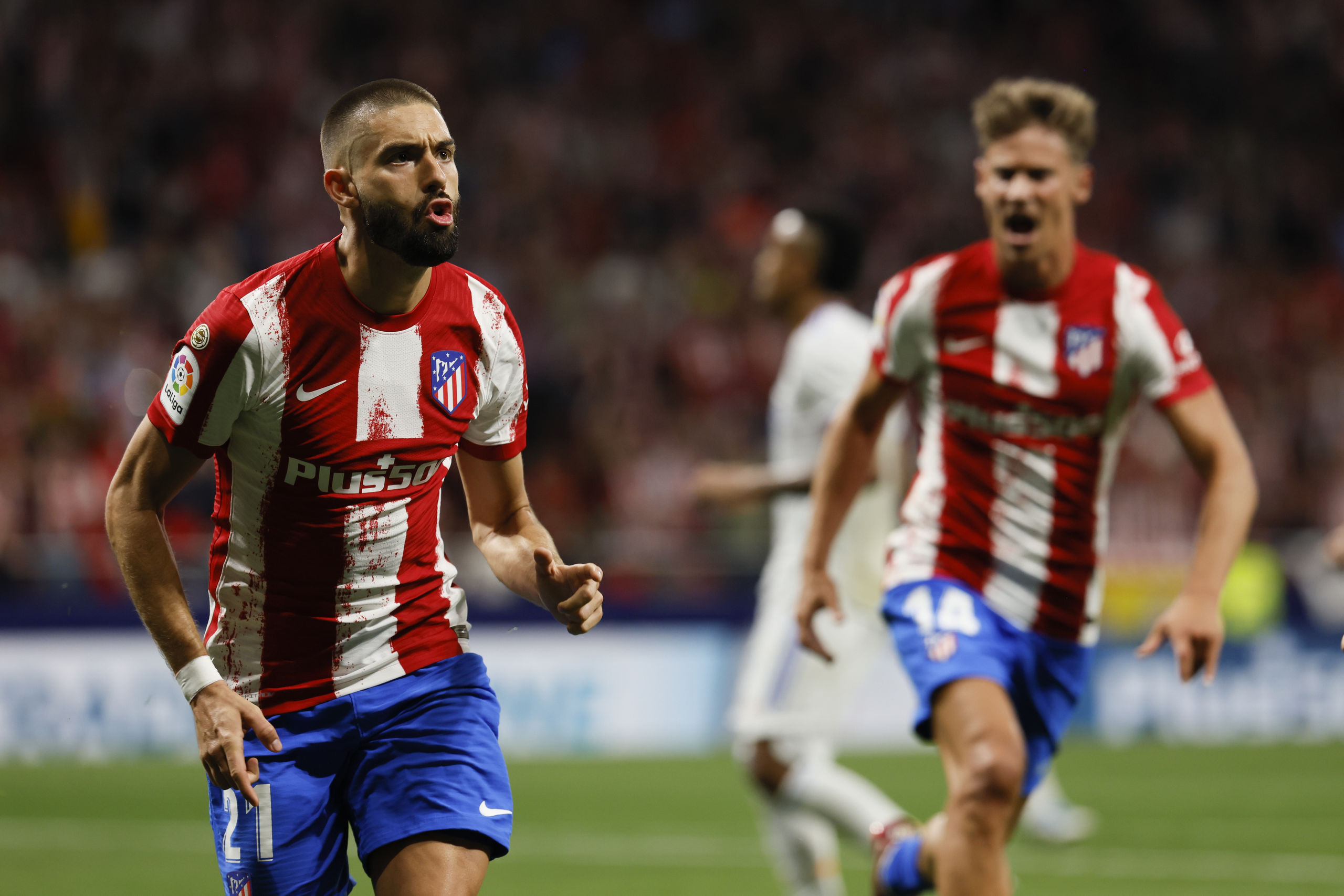 El Atlético gana el derbi al Real Madrid y se aferra a la Champions (1-0)