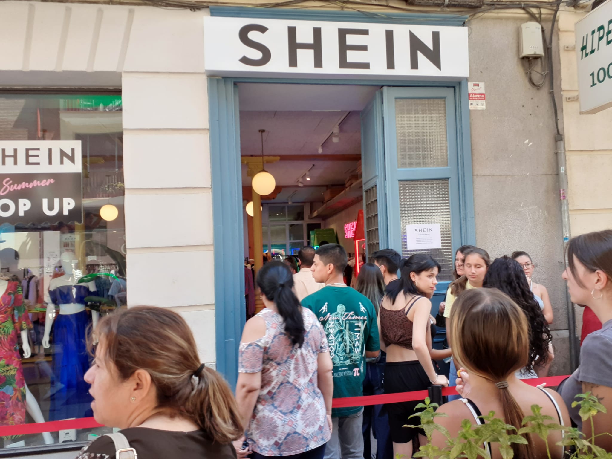 Colas kilométricas la apertura de la tienda Shein en Madrid - Libre Mercado