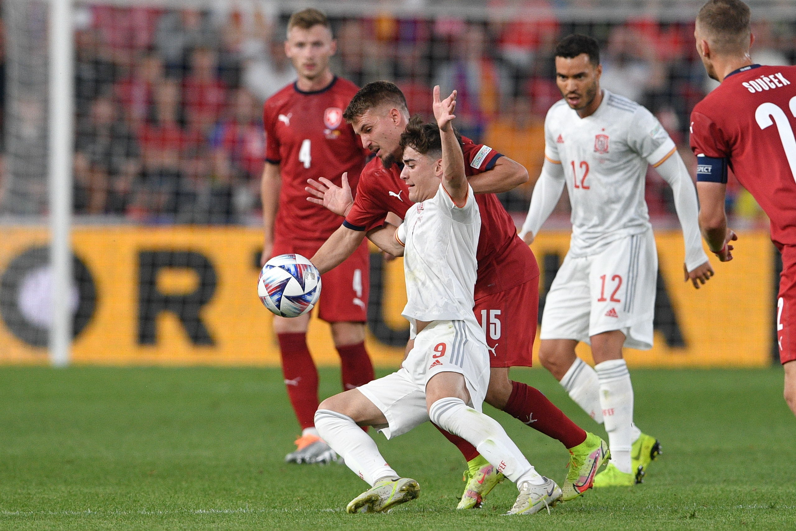 La República Checa aprovecha los errores de España para sacar un empate (2-2)