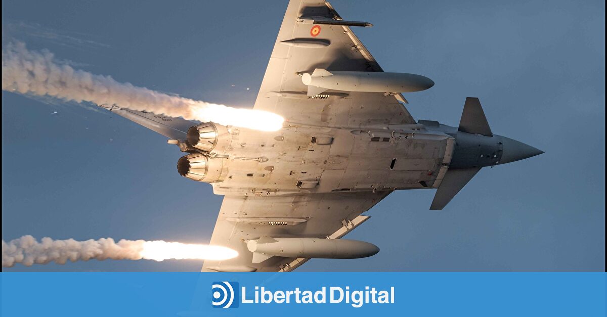 Los cazas Eurofighter y F18 del Ejército del Aire ponen a prueba su puntería en el Golfo de Cádiz