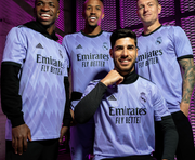 El Real Madrid presenta su segunda equipación: morada y noventera