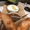 Sam de langostinos en tempura, curry de cerdo rojo y yogur de manzana.