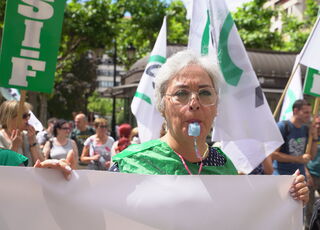 europapress-4534112-mujer-silbato-protesta-concentracion-csif-jupol-frente-delegacion-gobierno.jpg
