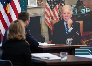 president-biden-holds-a-meeting-to-discuss-the-chips-act.jpg