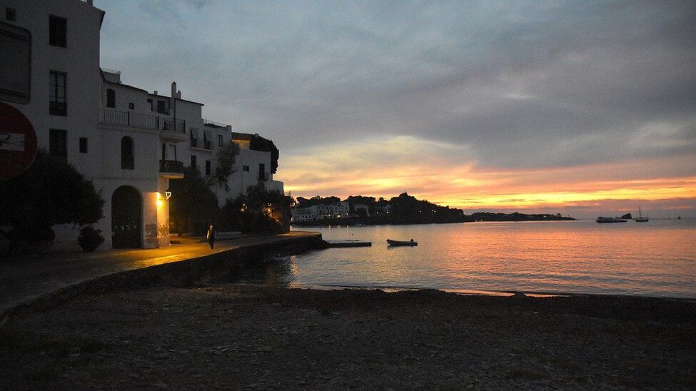 anochece-en-cadaques-turismo-de-cadaques.jpeg