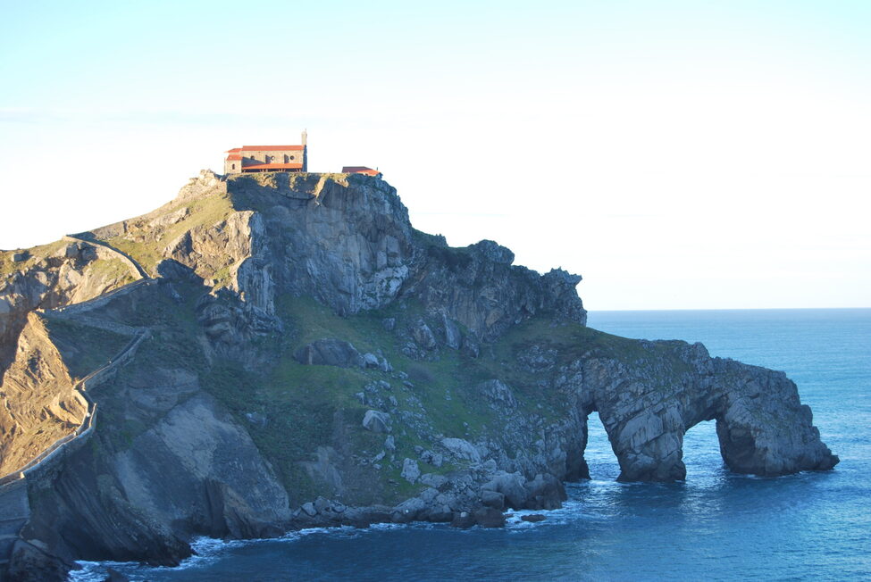 san-juan-de-gaztelugatxe-al-atardecer-turismo-vasco.jpeg