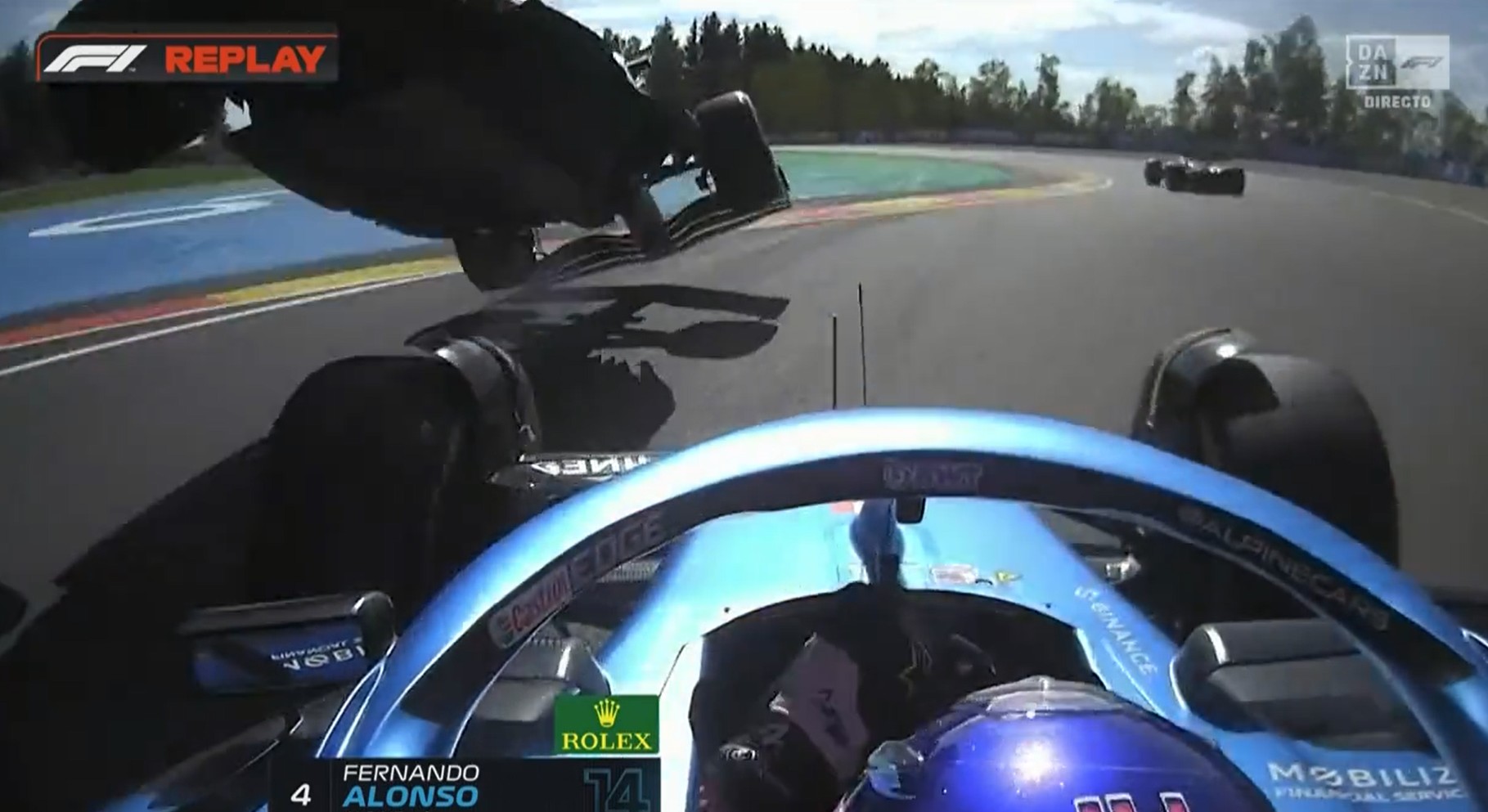 Accidente entre Alonso y Hamilton en Spa: "Menudo idiota, sólo sabe conducir si sale primero"