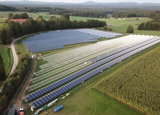 fotovoltaica-planta-de-energia-solar-modulos-solares.jpg