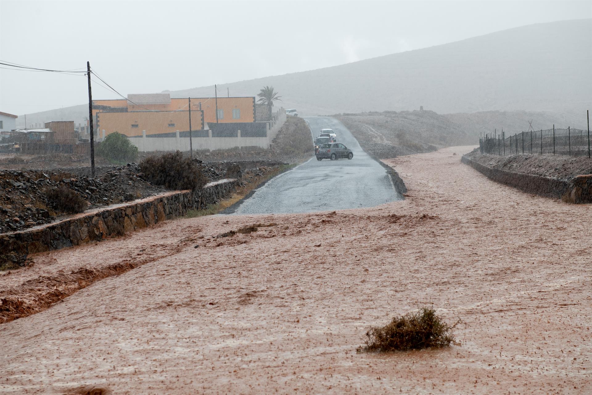 templar Leia Prescripción Alerta máxima en Canarias por un posible ciclón tropical: se suspenden las  clases y se pide evitar desplazamientos - Libertad Digital